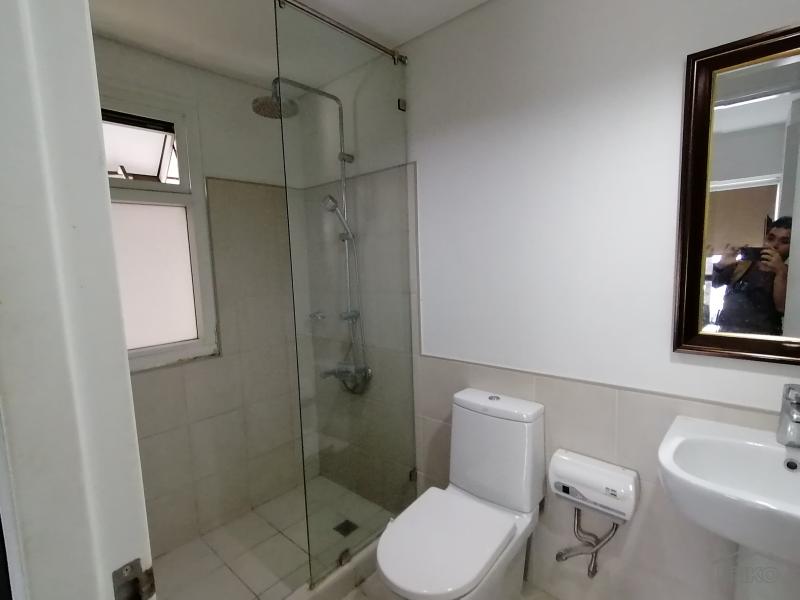 1 bedroom Condominium for rent in Makati - image 8