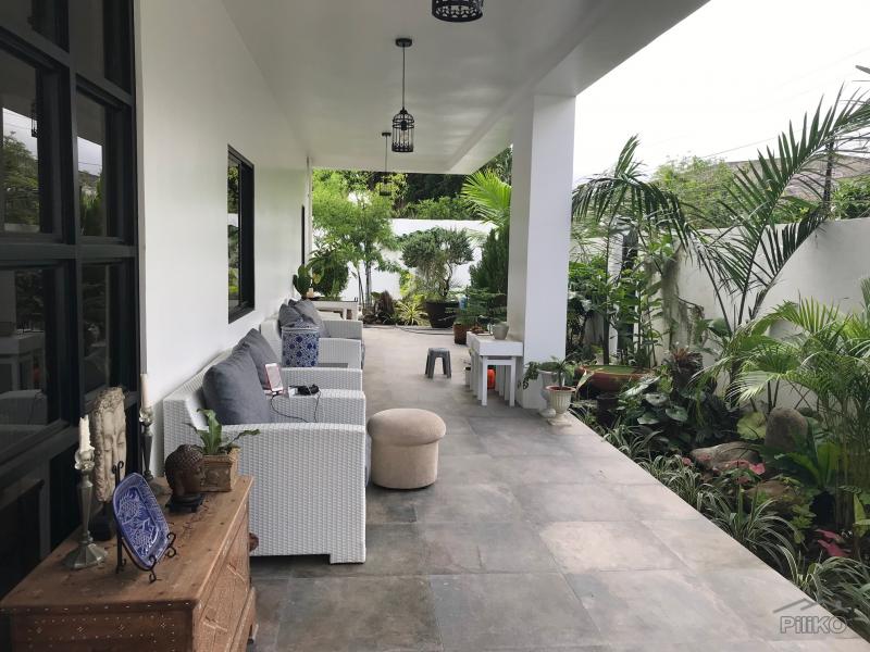 8 bedroom House and Lot for sale in Dumaguete in Philippines