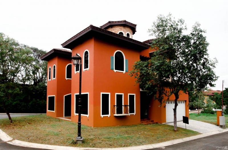 6 bedroom House and Lot for sale in Las Pinas in Metro Manila