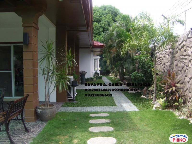 7 bedroom House and Lot for sale in Makati in Philippines