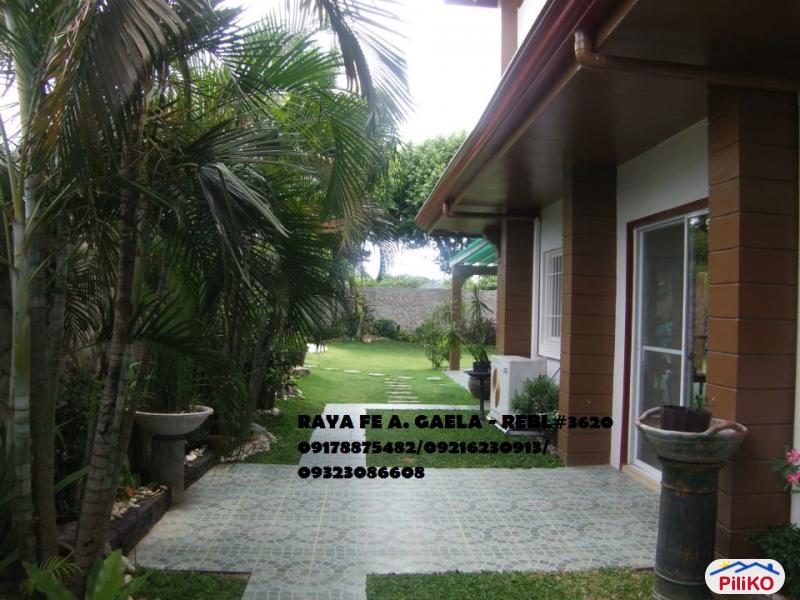 7 bedroom House and Lot for sale in Makati in Metro Manila - image