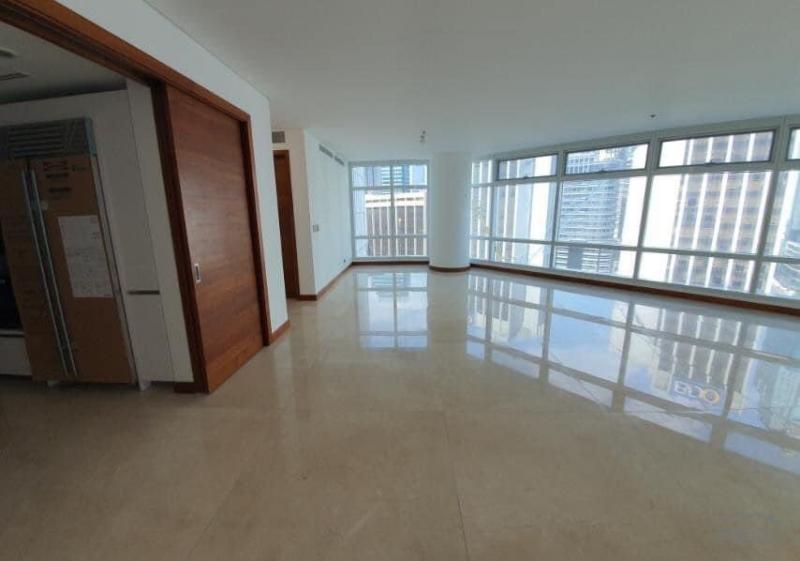 Picture of 3 bedroom Condominium for sale in Makati in Metro Manila