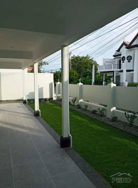 5 bedroom House and Lot for sale in Talisay in Philippines - image