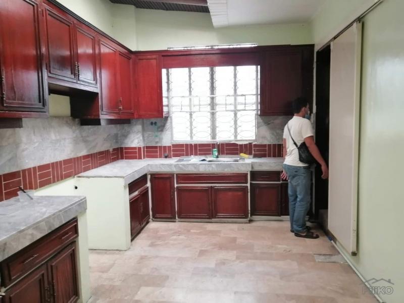 House and Lot for rent in Las Pinas