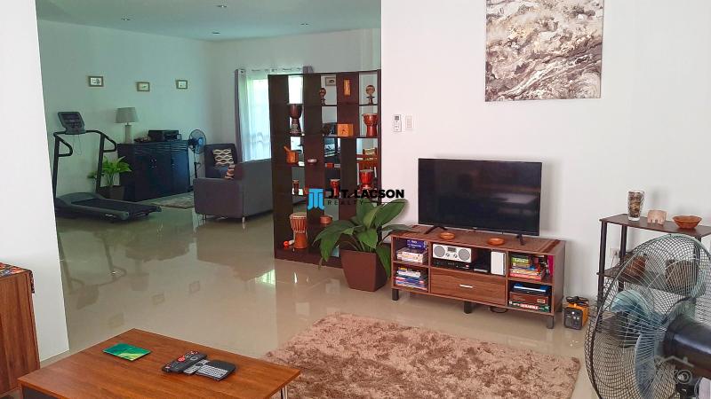 3 bedroom House and Lot for sale in Valencia - image 2