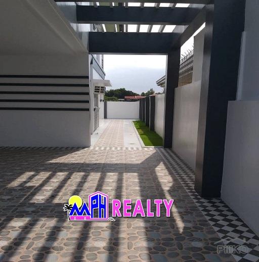 6 bedroom House and Lot for sale in Consolacion in Philippines