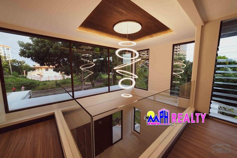 5 bedroom House and Lot for sale in Lapu Lapu in Cebu - image
